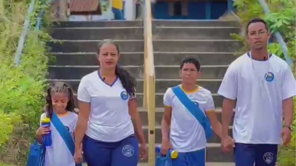 Nesta terça-feira, 1º de setembro, foram entregues kits contendo mochila, camisas, shorts, meias, squeeze e nécessaires aos usuários do Programa AABB Comunidade.