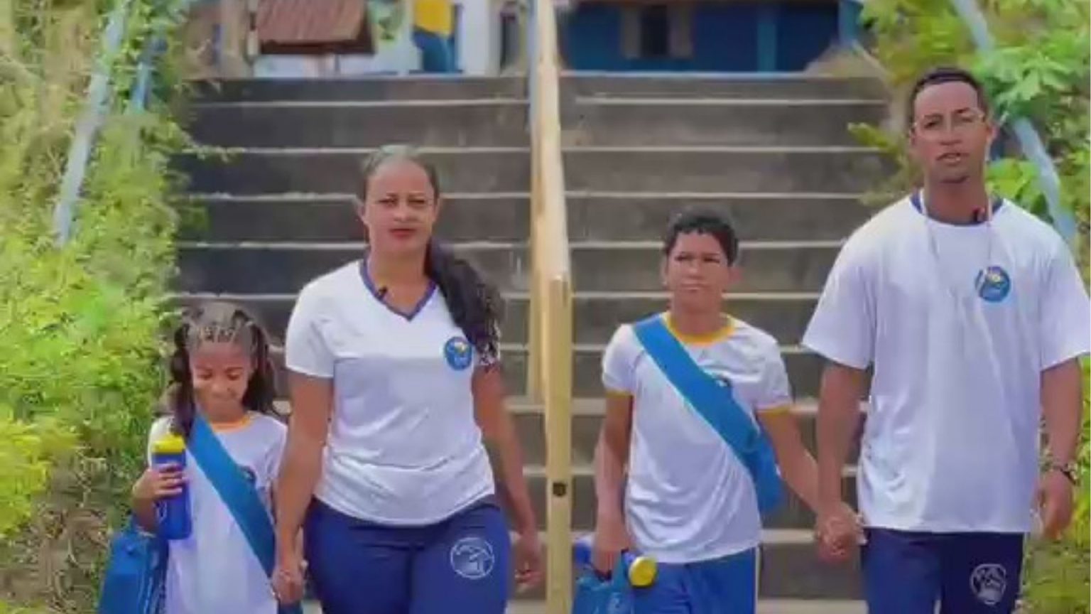 Nesta terça-feira, 1º de setembro, foram entregues kits contendo mochila, camisas, shorts, meias, squeeze e nécessaires aos usuários do Programa AABB Comunidade.